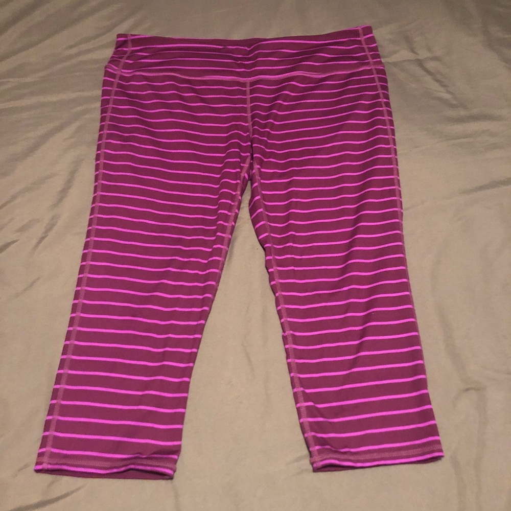 Athleta mid rise Capri leggings XL